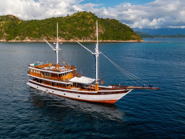 Refviero_Komodo-Liveaboard-Phinisi_Boat